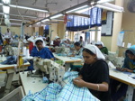 Les usines de confection de Dacca emploient des nuées de salariés (1/18)