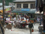 Viennent ensuite les petits commerces de rue, ici à Srinagar au Cachemire