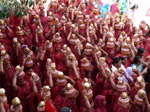 …ou une procession de femmes accompagnant de nouvelles idoles dans un temple hindou (14/16)