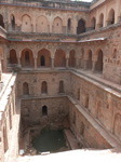 Mehrauli Park concentre de nombreux bâtiments anciens comme ce magnifique puits à gradins (7/16)