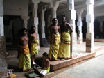 Ecole de brahmines, temple de Tiruparankundram. Tamil Nadu