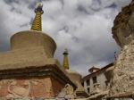 Les stupas de Lamayuru pointés vers le ciel